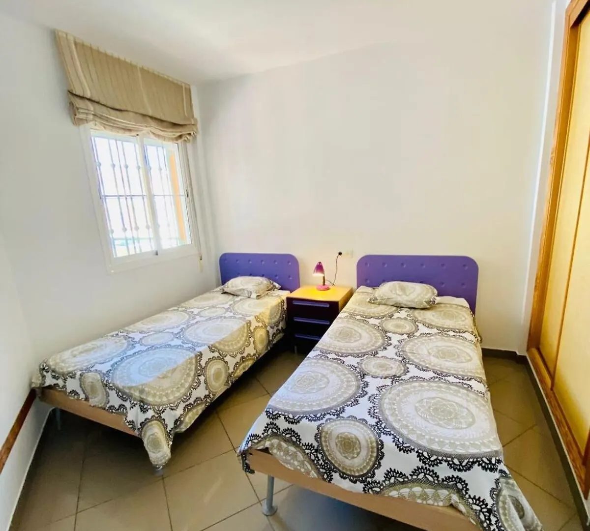 Precioso apartamento con parking en la playa de Burriana Nerja