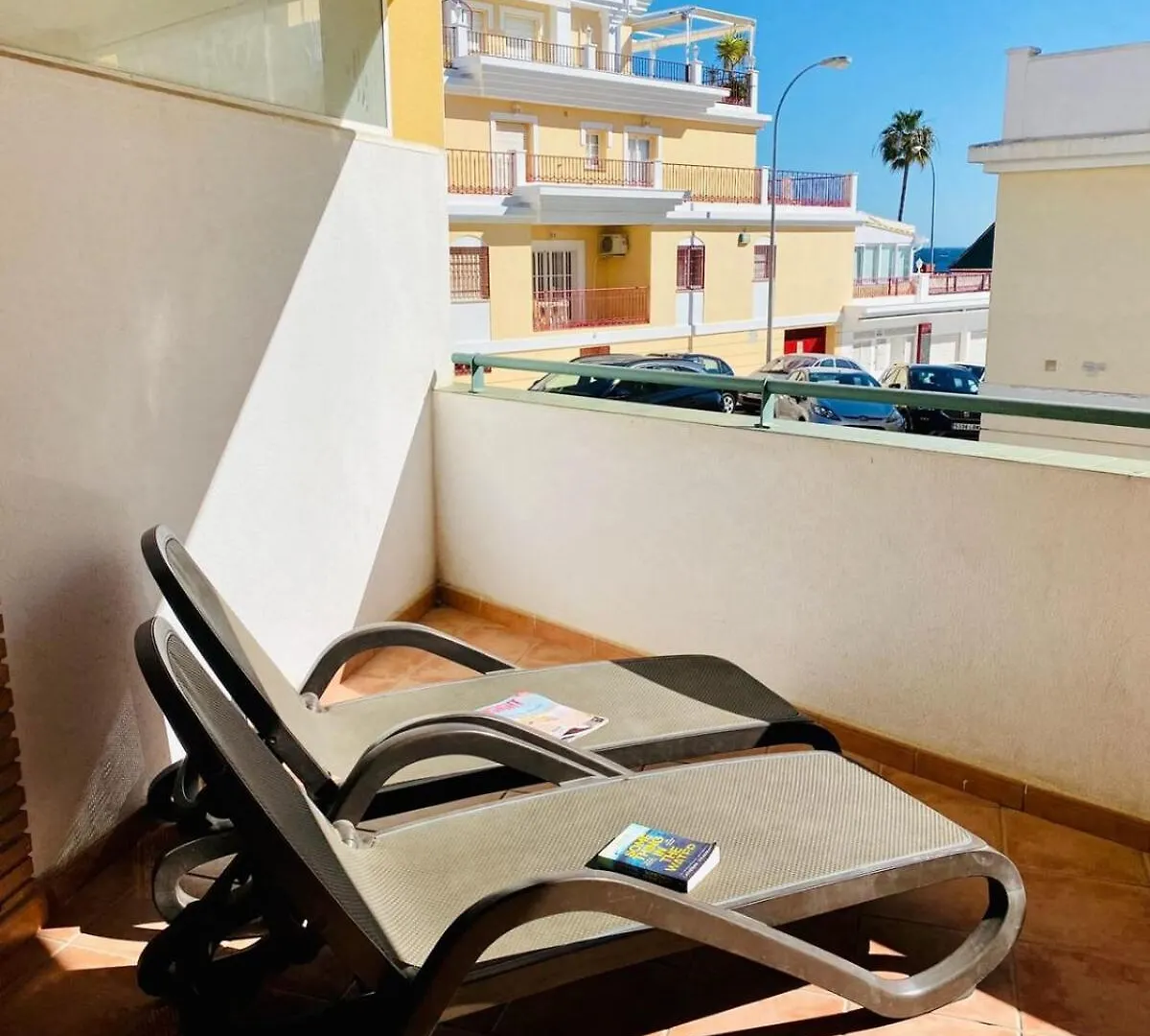 Precioso apartamento con parking en la playa de Burriana Nerja